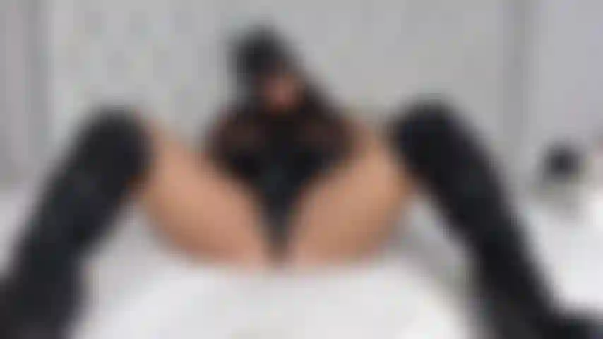 Catsuit completo de pvc con botas y guantes. Show de piernas completamente abierto.