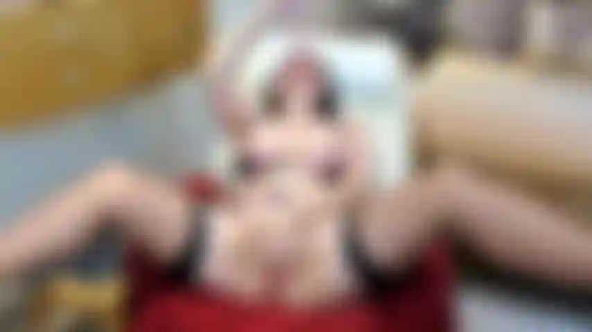 Mira, estoy jugando con mi dulce coño y garganta profunda con mi gran consolador.