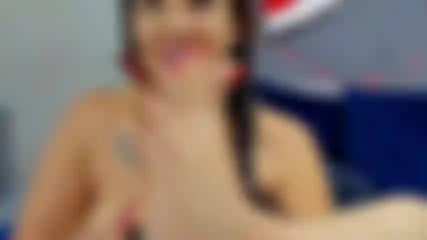 Chupando los dedos de los pies.