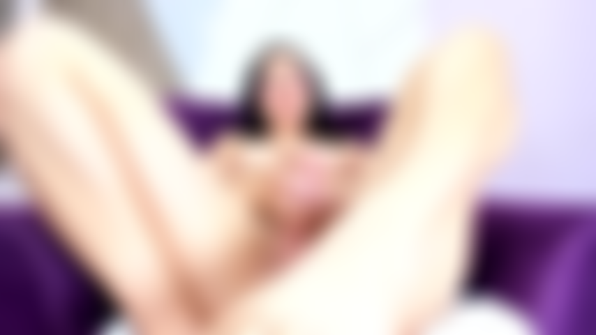 Creampie! Latina caliente que recibe mucho semen en su coño apretado.