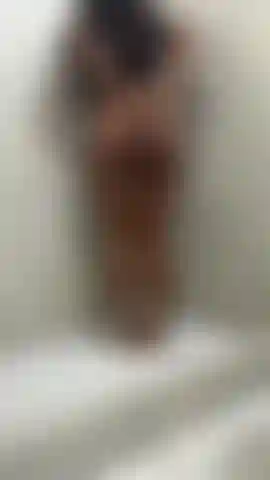 Ducha caliente desnuda.
