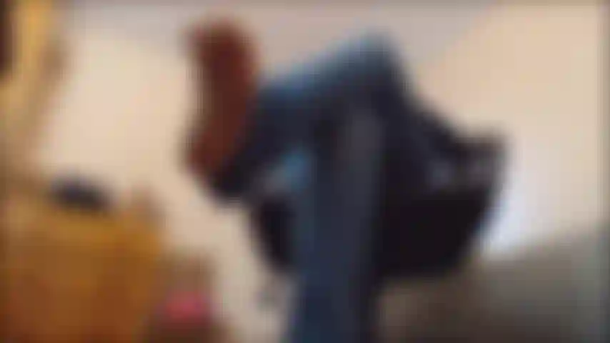 Vaqueros y fetichismo de pies animo a la masturbación.