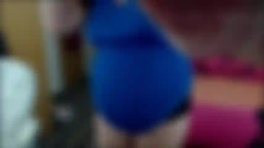 Sentadillas desnudas muy embarazadas.