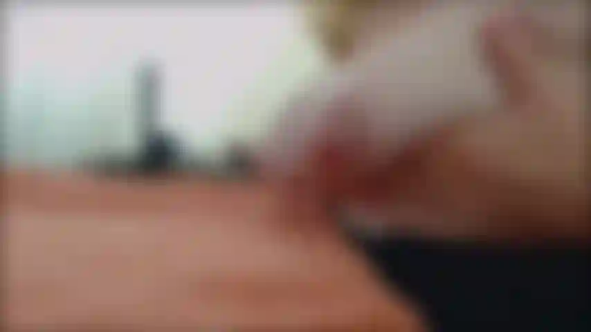 Embarazada y ordeñando mis tetas sobre una toalla, grandes pezones, charla sucia.