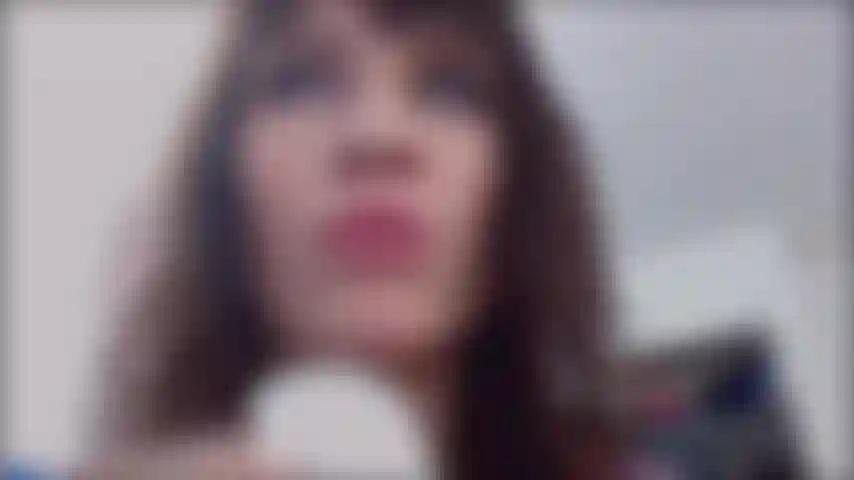 Fijación oral con pintalabios.