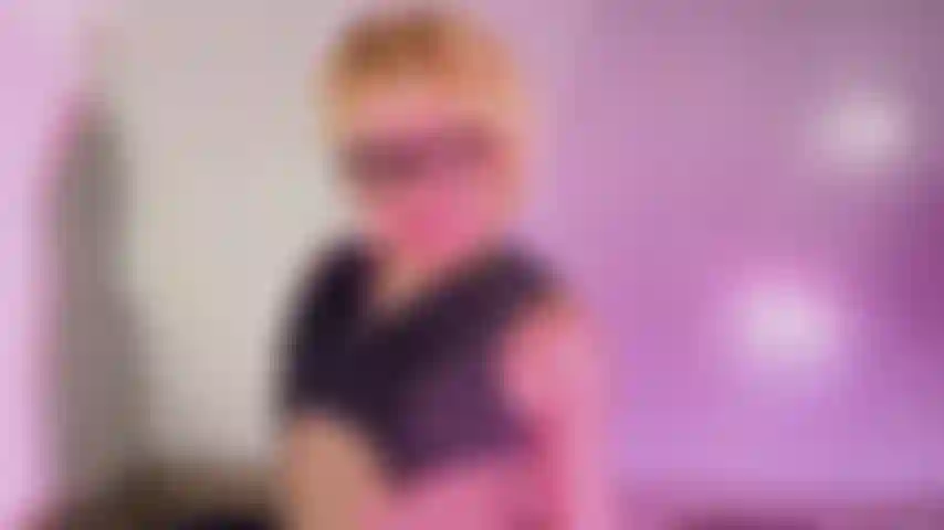 Cornudo por un femboy para bbc. ¡Mastúrbate para mí mientras me meto un enorme juguete de 12 pulgadas y me río de tu pequeña polla!