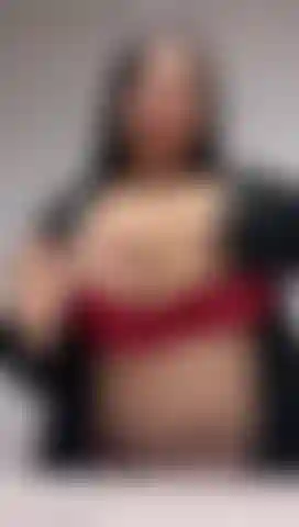 Mis tetas son pesadas y están suplicando por tus manos.