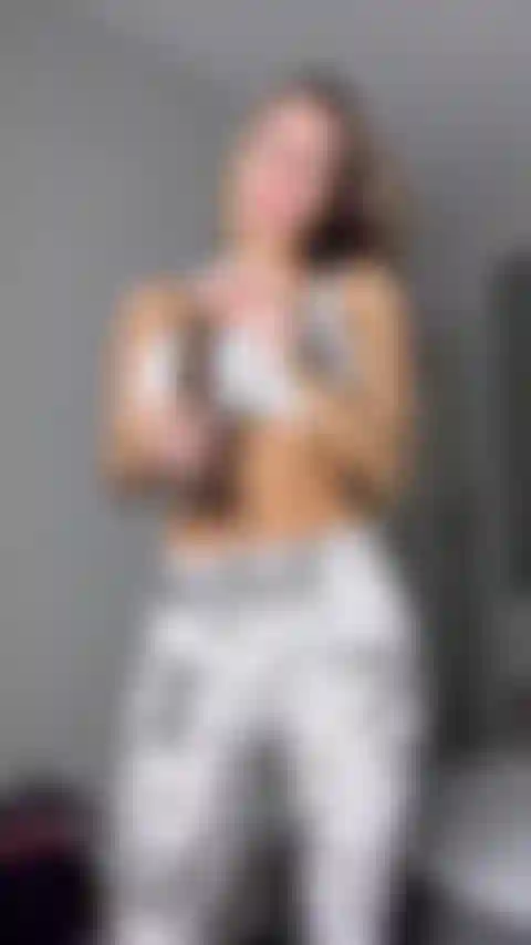 Compartiendo una polla negra con mi cuck.