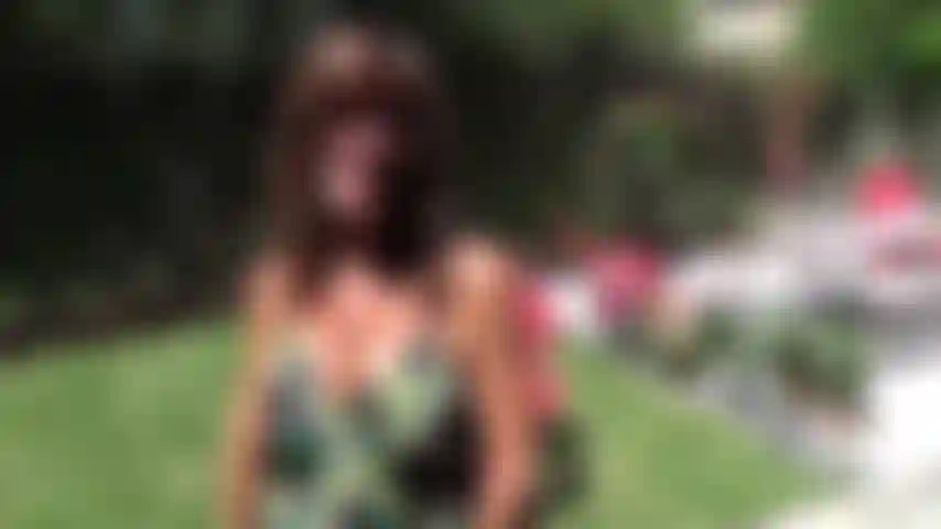 Sexy desnudandome, desnuda en el patio, luego me masturbo desnuda hasta correrme para ti. Otro video de steve que no recogió, así que ahora lo entiendes, yay.