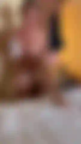 Alerta de squirt, squirt en un consolador enorme, mírame golpear 2 consoladores enormes.