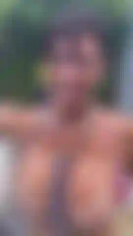 4 Vídeo recopilatorio del jueves de julio. Solo yo jugando y enjabonándome el cuerpo al aire libre.