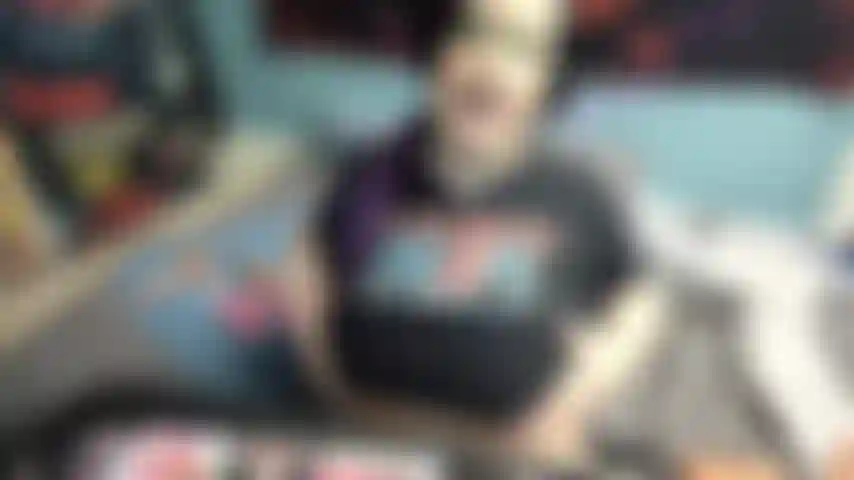 La vibración de la punta anal me hace balbucear y rogar por semen.