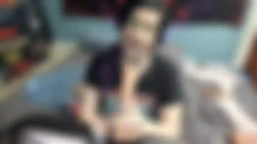 Novia metalera pide anal + creampie anal.