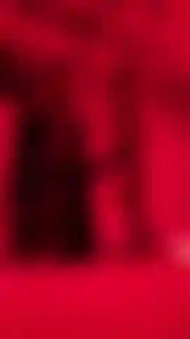 Te gusta tu pene con mis botas.