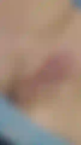 Petite chatte raser bien mouillé