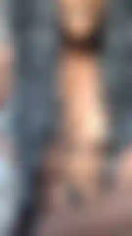 Solo ven a echar un vistazo rápido. Me hiciste deslizar mis manos allá abajo. Necesito que tú...