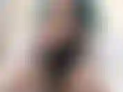 Te levantas en medio de la noche porque escuchas algo en la sala. Atrapaste a tu mala hijastra tratando de escabullirse... Ella no le dirá a mamá si tú no lo haces...