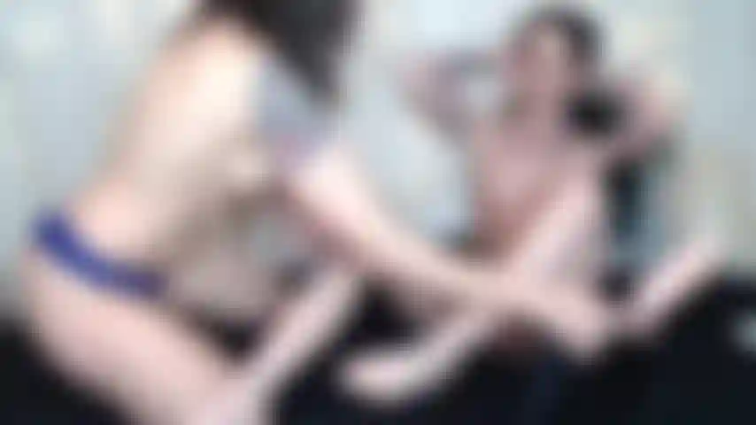 Otro show de oro lésbico caliente!! Comiendo coño/culo. Cumming!!! Strapon! Anal!!