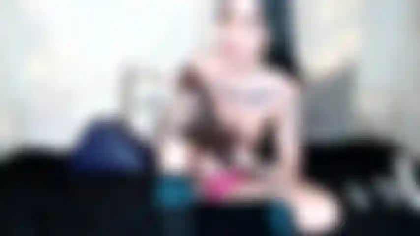 Otro juguete gigante que uso para mi culo! Este es aún más grande que el otro... ¿Puedo hacerlo? Jeje.