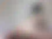 Probablemente te preguntes por qué estás tan atado... Bueno, es simple. Quiero quedar embarazada y creo que me darías el bebé perfecto. Así que te cabalgaré hasta que no puedas más y te corras dentro de mí.