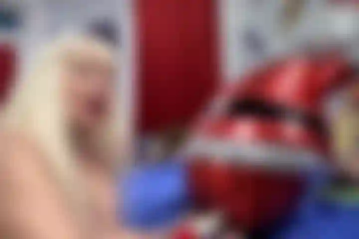 Chupando_la_polla_de_santa_y_librándolo_.