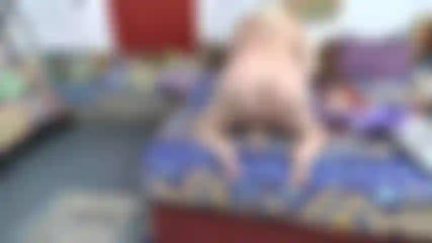 Vaquera inversa con plantas de los pies follando mi coño con un juguete, charla de milf caliente.