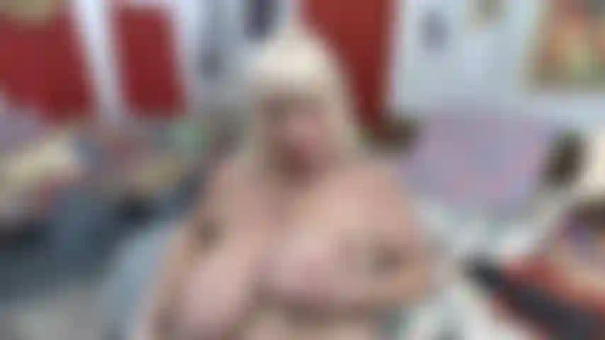 Sentada chupando mis tetas, acostada frotando mi clítoris mientras comes mi coño.