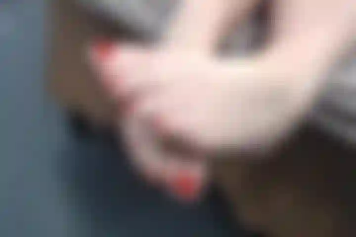 Dedos rojos con un poco de animo.