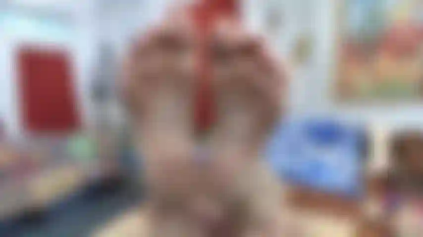 Pov_of_soles_wrinkled_feet solamente.