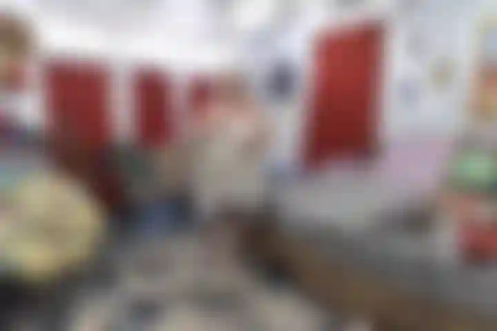 Vecina traviesa, alguien en la puerta y accidentalmente se me cae el trapo.