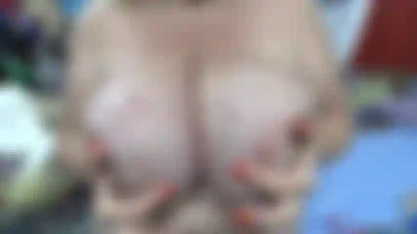 Pov_de_tetas_movidas_con_alegría_y_ánimo_de_buen_chico.