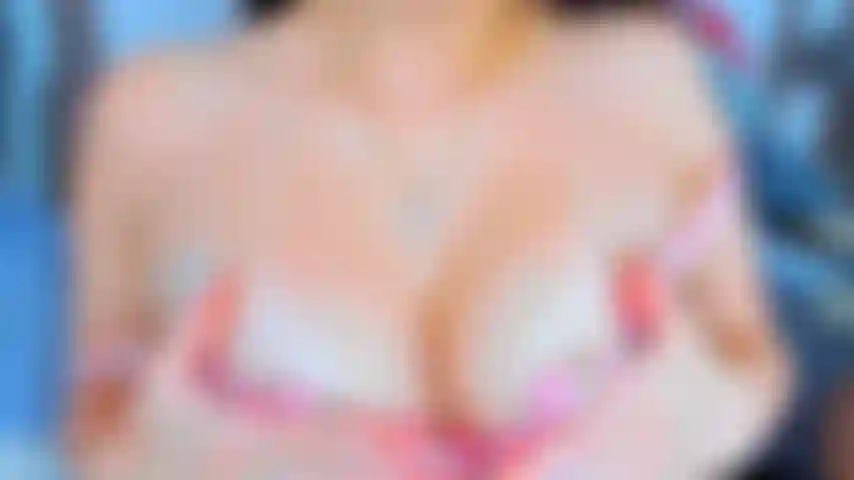 Mucha saliva mientras te chupo profundo.