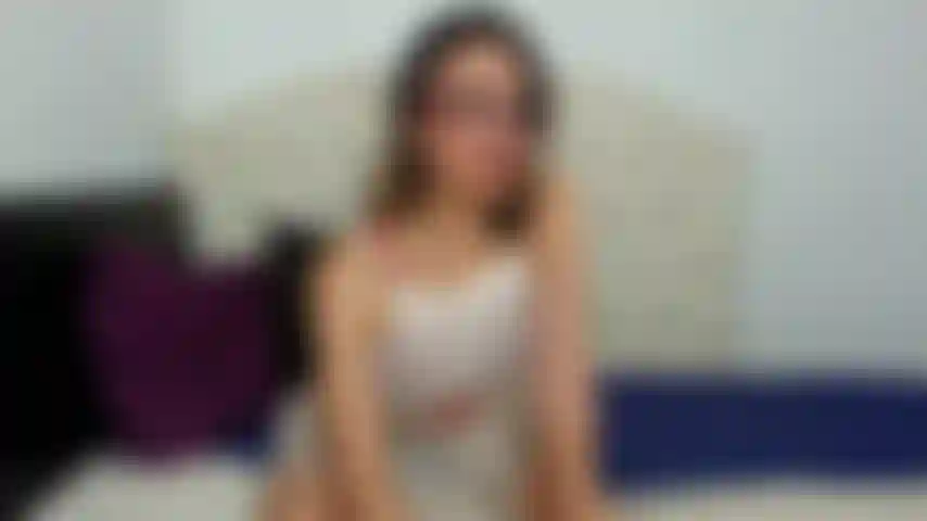 Ligas y tacones en rojo.