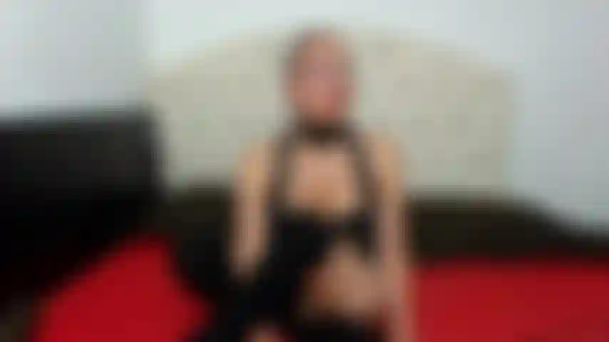 De piernas y coño abierto.