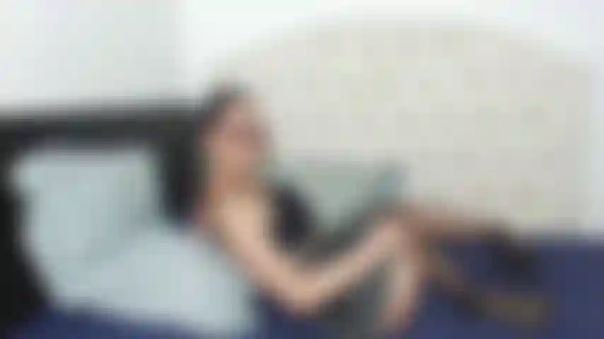 Minifalda y coñito rosa.