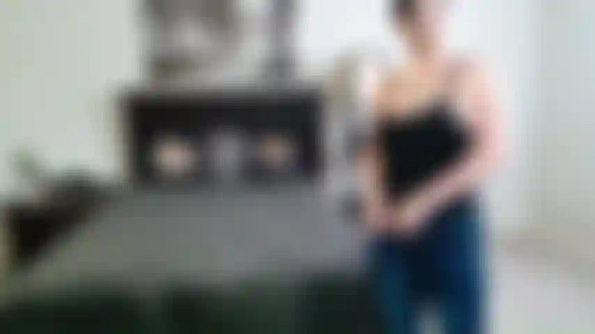 Madrastra te pilla usando sus bragas cei.