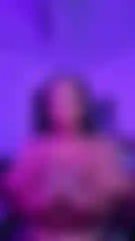 Tetas al aire. Rebotando, provocando y completamente irresistible.