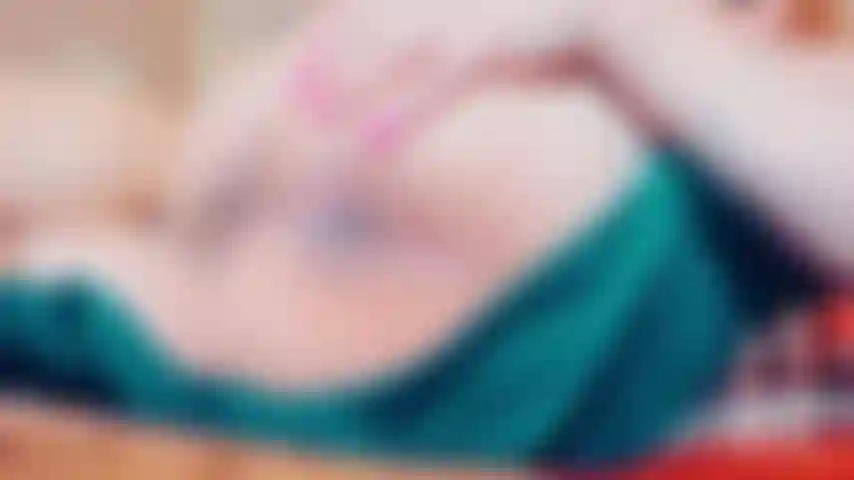 Estoy jugando con mi agujero! Tengo hambre a tiempo completo.