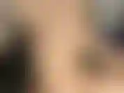 Uso mis mules negros colgantes y me toco el coño mientras los muestro, con las piernas en alto. Cuando me pongo cachonda agarro un juguete y me follo el coño. Entonces quítate los tacones y arruga las suelas cerca de la cámara mientras sigues adelante.