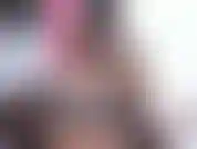David ha estado prestando mucha atención a la hermana de su esposa, eugenia. Ella es una científica pija y también es una chica traviesa. Ella es soltera y muy guarra. Claramente quiere beneficiarse de david.