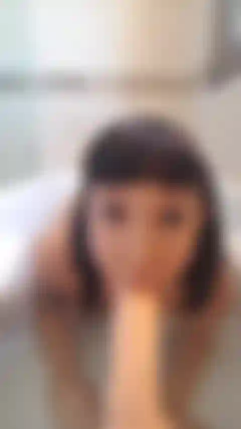 Footjob en bathtube.