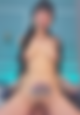 Mira como te monto y mis tetas rebotan.