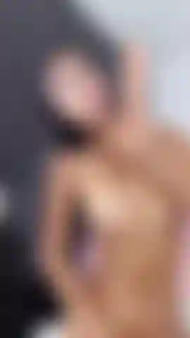 Disfruta tocar mi caliente cuerpo, es muy excitante sentir tu pene en mi garganta, mmmmm que bien se siente rollarme el culo