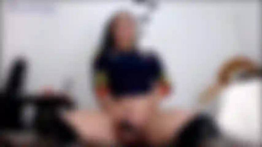 Arsmate monta un consolador.