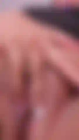 Froto mi clítoris y dedos.