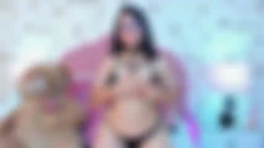 ¿Lista para ver cómo rebotan? En este video, me siento, cabalgo y no paro hasta que mi cuerpo pide más. Ritmo, profundidad y mucho movimiento de arriba abajo. ¡Perfecto si te gusta verme llevarme al límite!