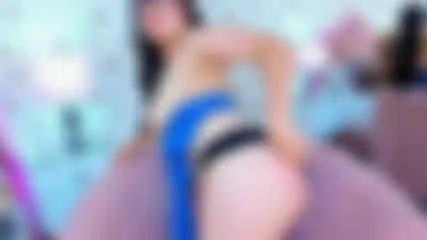 Me pongo de rodillas y me doy nalgadas fuerte, hasta que mi culo está rojo y ardiendo para ti 🔥 luego saco mis tetas y me las chupa como si fueran las tuyas, saboreándome mientras me excito… y ya no puedo más: abro las piernas y me follo hasta correrme. ¿Me vas a ver correrme? Desnuda nalgadas coño abierto follar con dos dedos.
