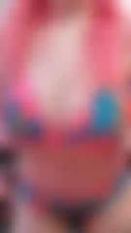 Estrella porno moviendo sus enormes tetas