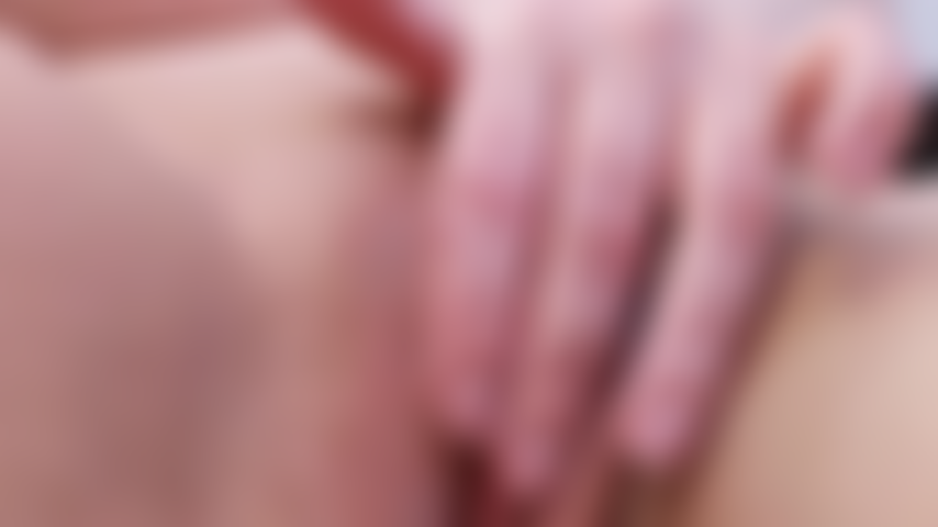 La estrella porno sonja hazes creampie en su coño afeitado.