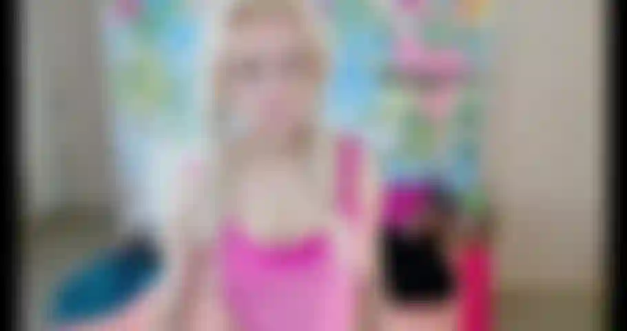 Nipple Tease - Sophia Sinclaire's nipples drive her wild! - 4K MP4